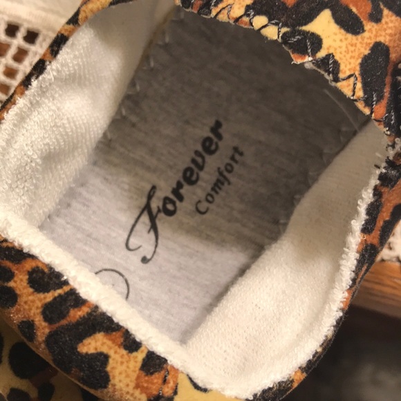 One pair left!!  Size 6 - Picture 5 of 5